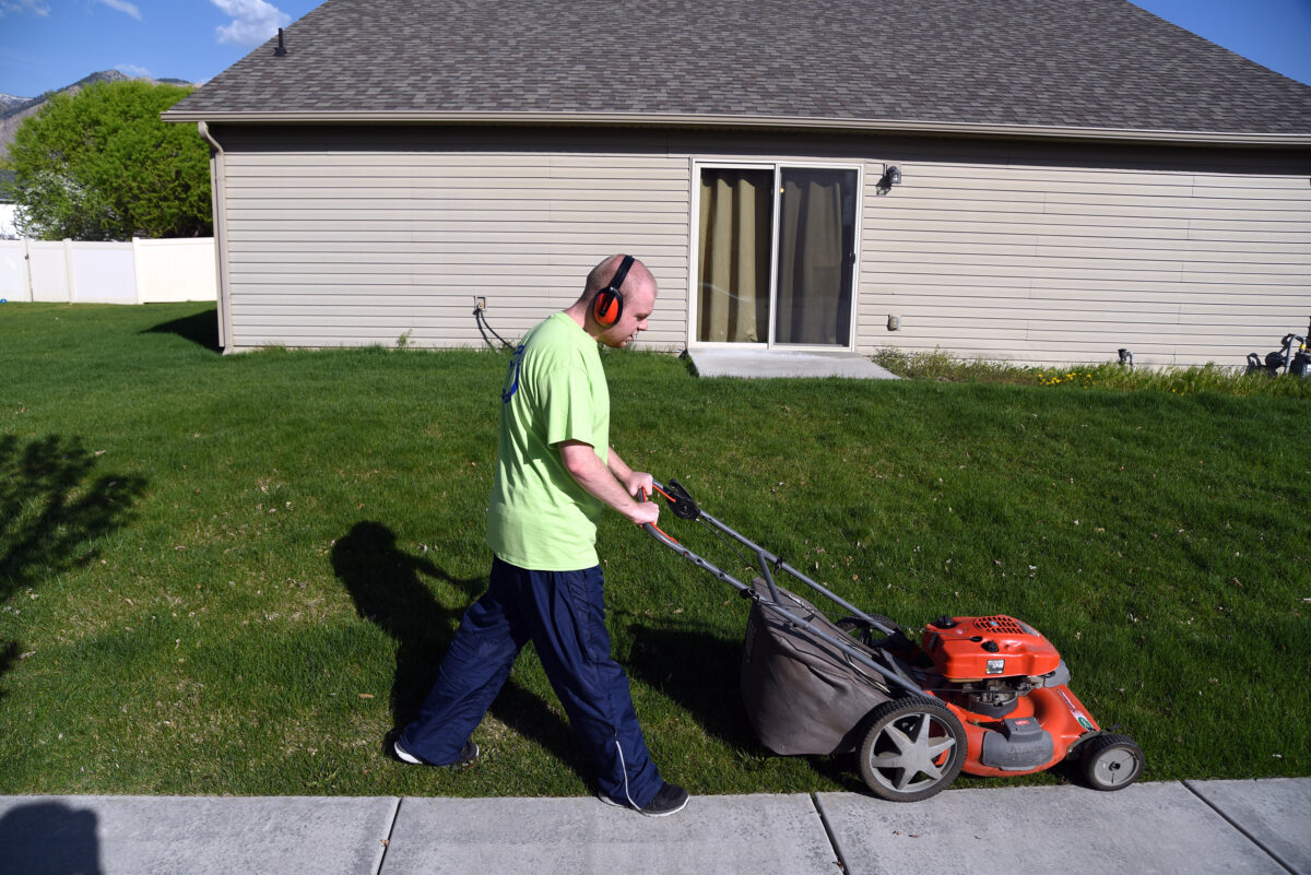 Utahns can cut grass and emissions this spring with electric lawn mower exchange News, Sports